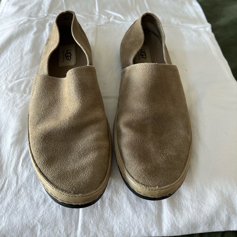 UGG mens shoes size 9 beige Loafers